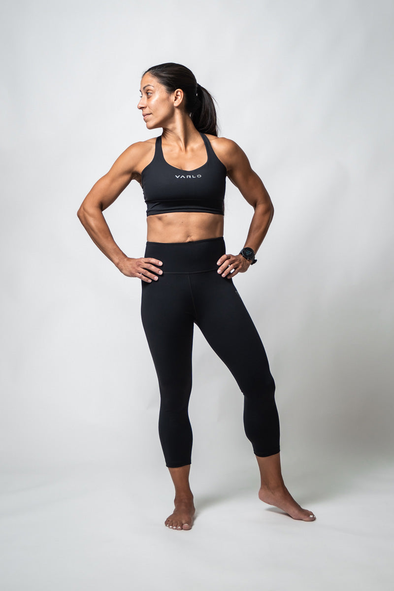 Hot Trend Vault SOHO women's black three-quarter length technical leggings, close-up view showing stretchy fabric and fit.