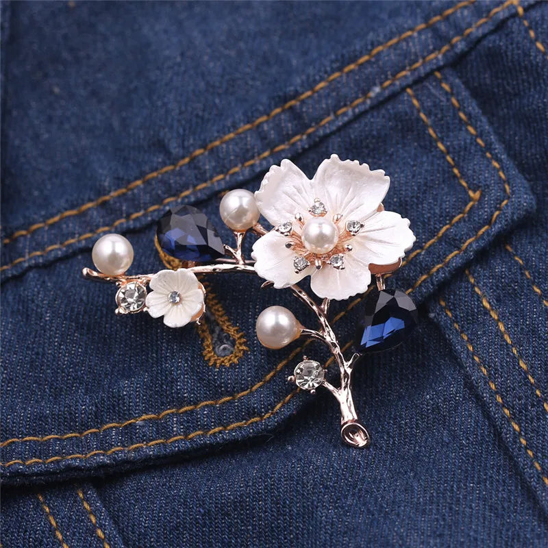 New Fashion and Elegant Wedding Brooch Plant Plum Blossom Crystal Pearl Breast Ladies Wedding Set Gift