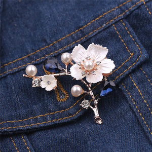 New Fashion and Elegant Wedding Brooch Plant Plum Blossom Crystal Pearl Breast Ladies Wedding Set Gift