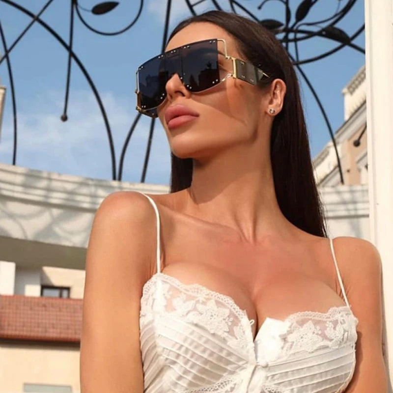 Fashion Square Goggle Sunglasses Women Oversized Metal Frame Vintage Glasses Men Shades Punk Glasses Luxury Brand Rivet Eyewear