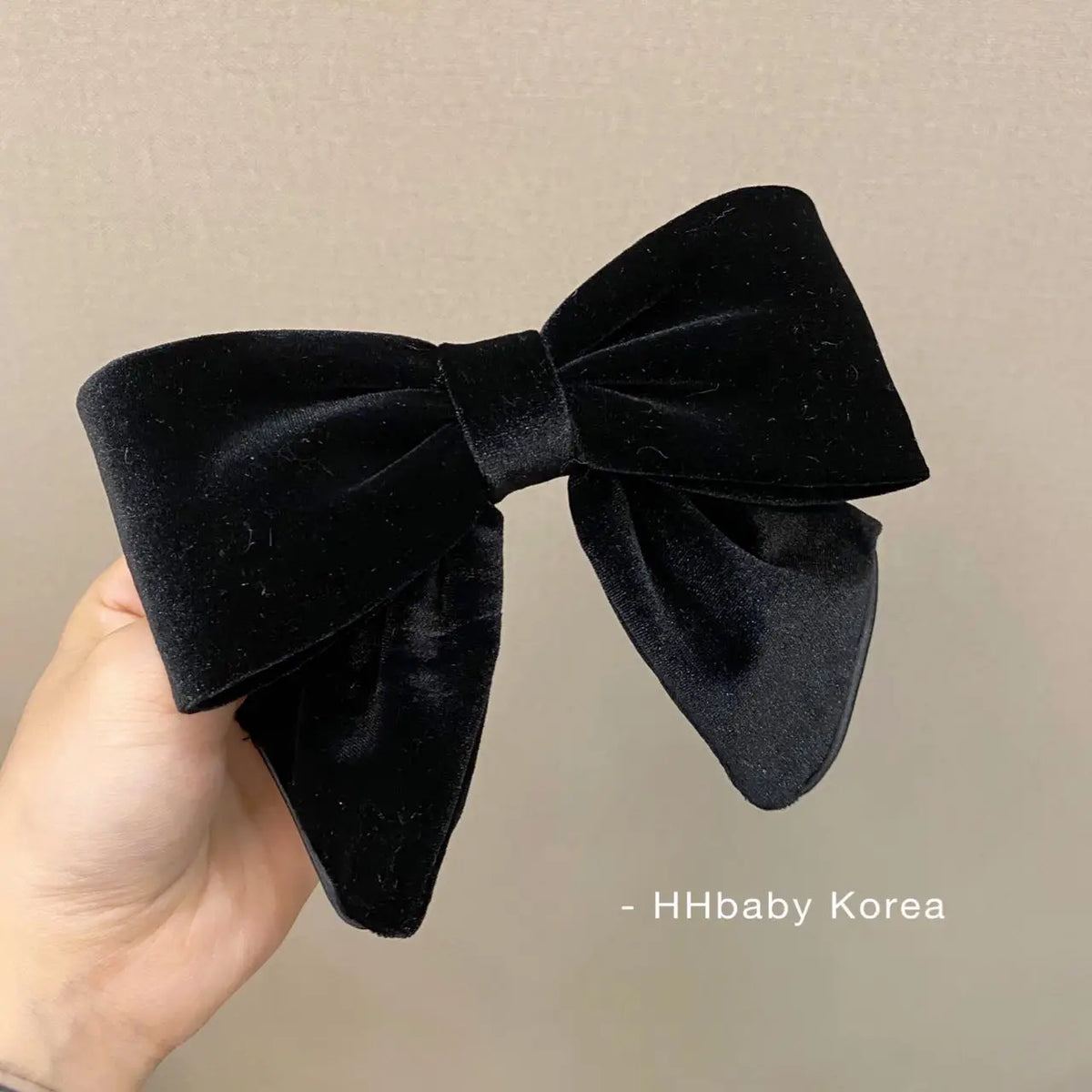 Hot Trend Vault velvet hair clips with three-dimensional bowknot, elegant accessory for women and girls.