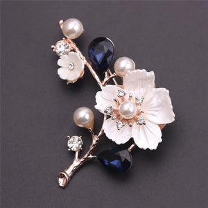 New Fashion and Elegant Wedding Brooch Plant Plum Blossom Crystal Pearl Breast Ladies Wedding Set Gift