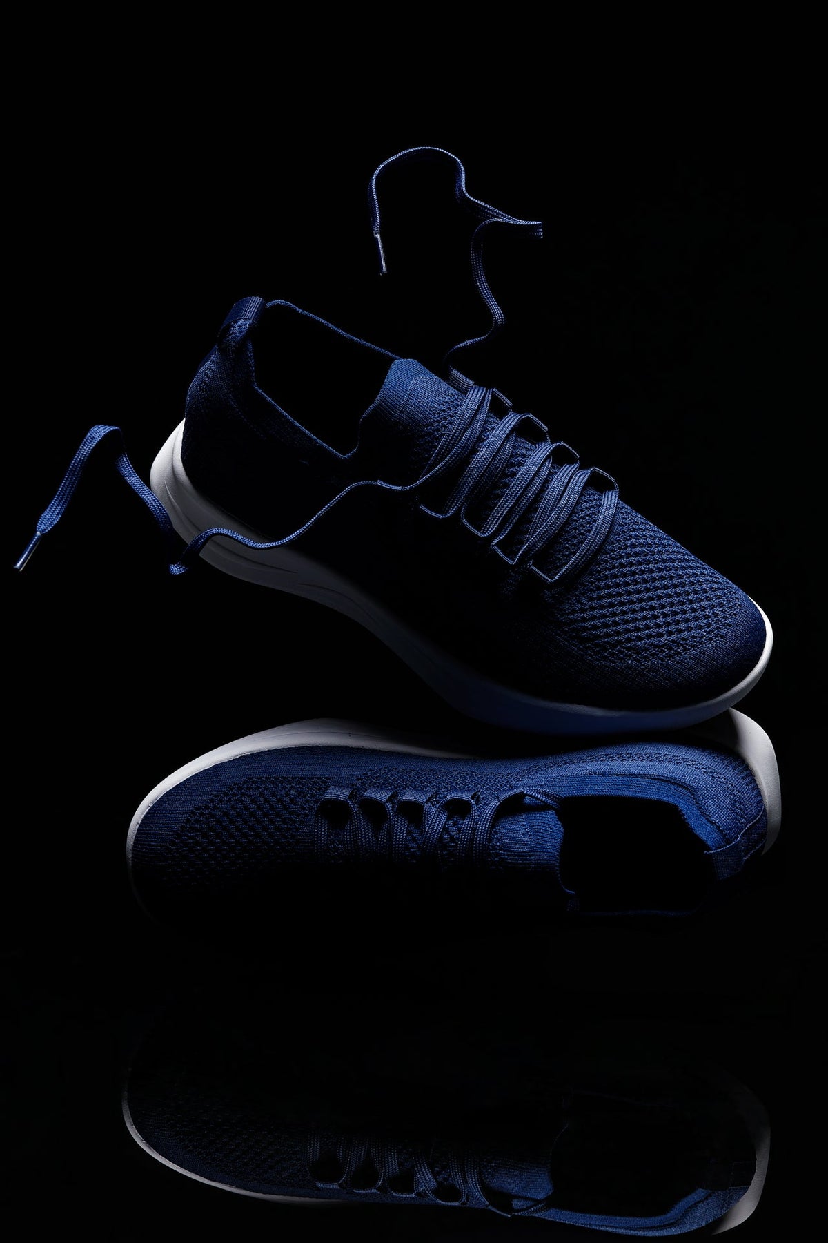 Hot Trend Vault CALTO QA063 lightweight knitted navy sneakers with white sole and 2.4-inch lift, athletic and stylish.