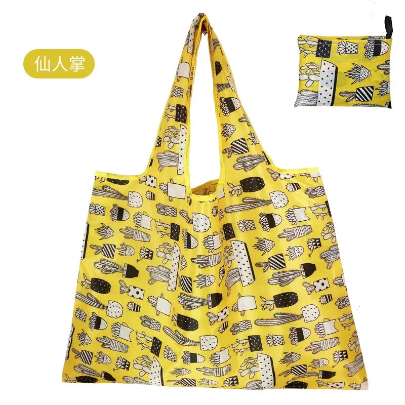 Hot Trend Vault eTyaC reusable foldable shopping bag, large eco-friendly tote with sturdy handles, washable and ideal for women.
