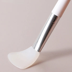 Facial Mask Brush Facial Soft Makeup Applicator Fan Shaped Portable Skin Care Beauty Tool Suitable for Girls Ladies