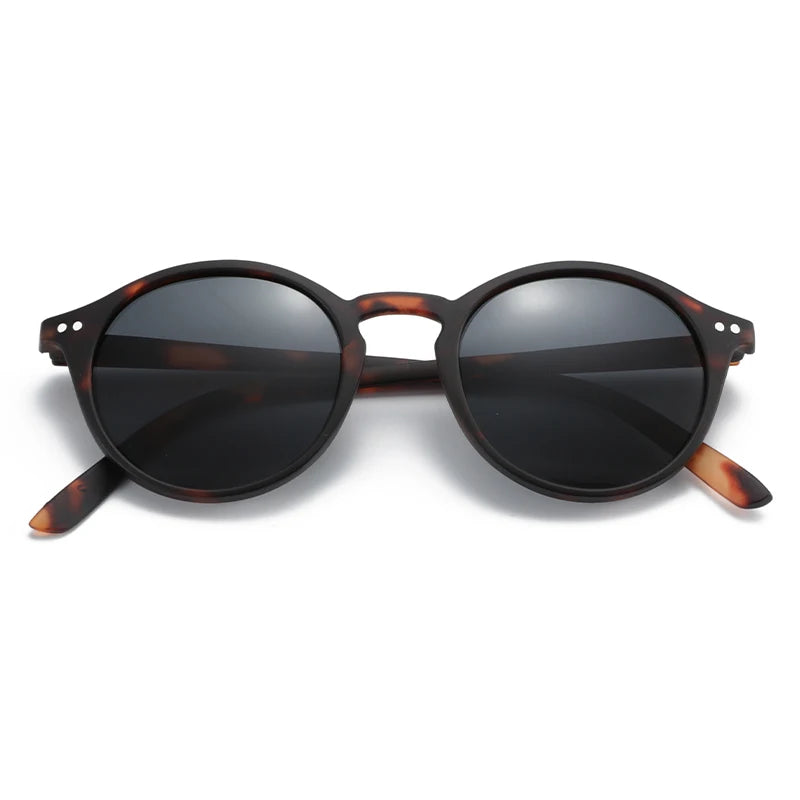 Unisex vintage polarized sunglasses with UV400 protection and classic design, ideal for driving and outdoor activities.